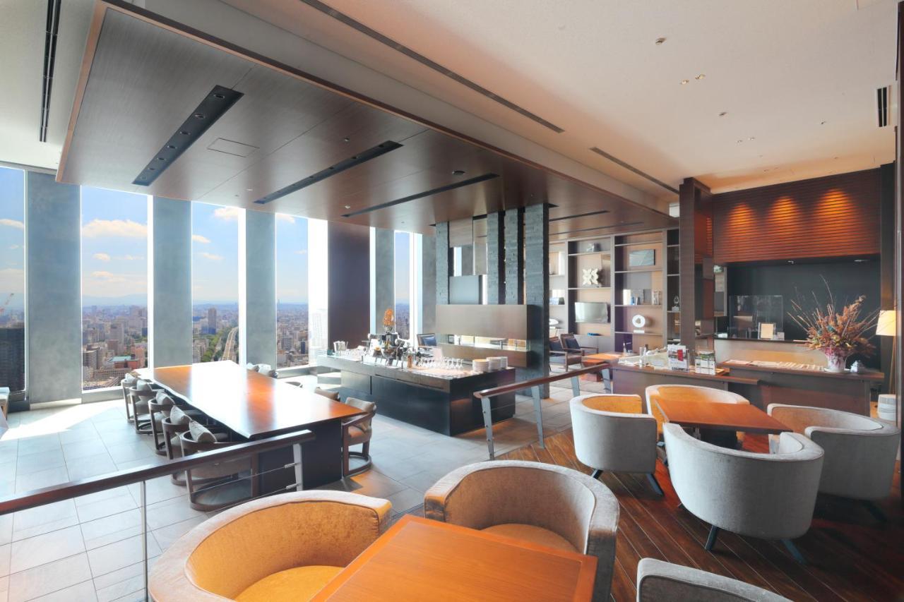 Nagoya Prince Hotel Sky Tower Екстериор снимка The Club at the top of the building