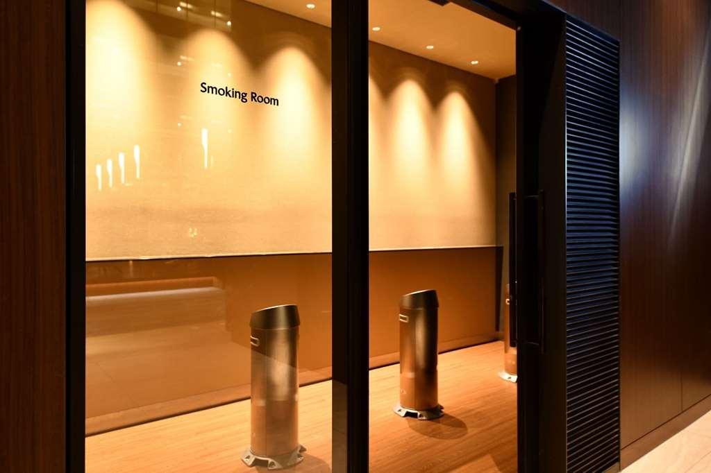 Nagoya Prince Hotel Sky Tower Интериор снимка Smoking room at an airport